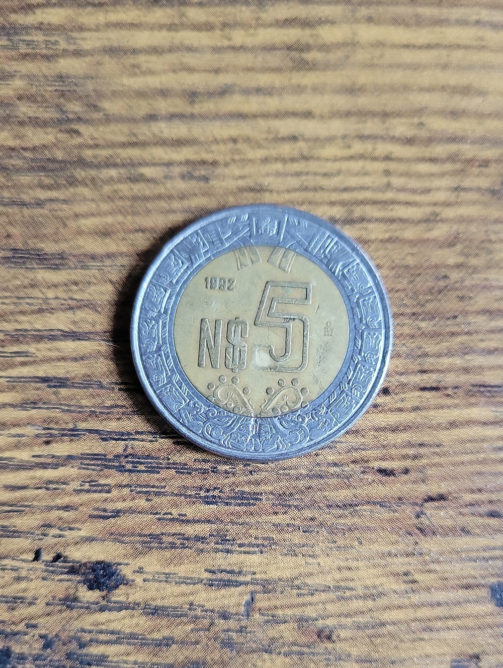 1992 Mexican 5 Nuevos Peso Coin- Gold & Silver Tones